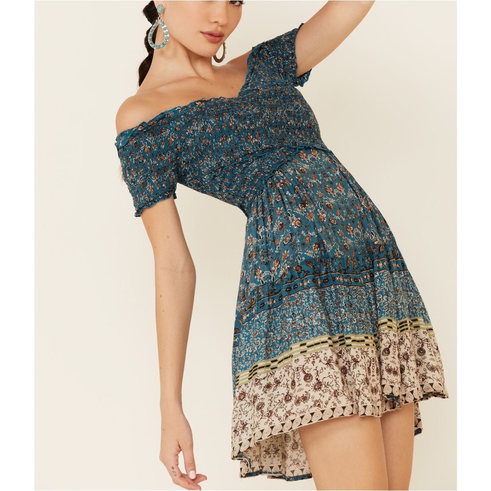 Used once for a special occasion. Off the shoulder dress.